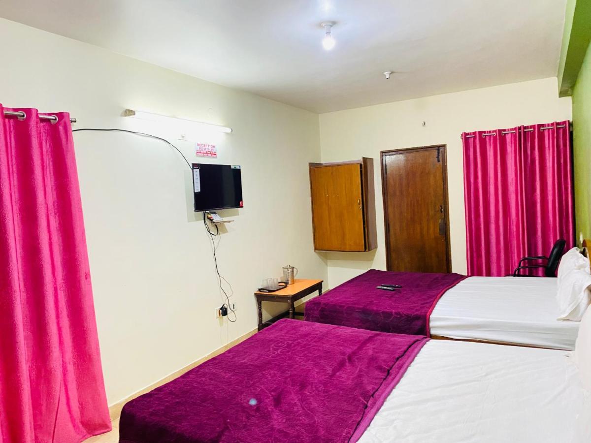 Hotel Nakshatra Udagamandalam Exterior foto